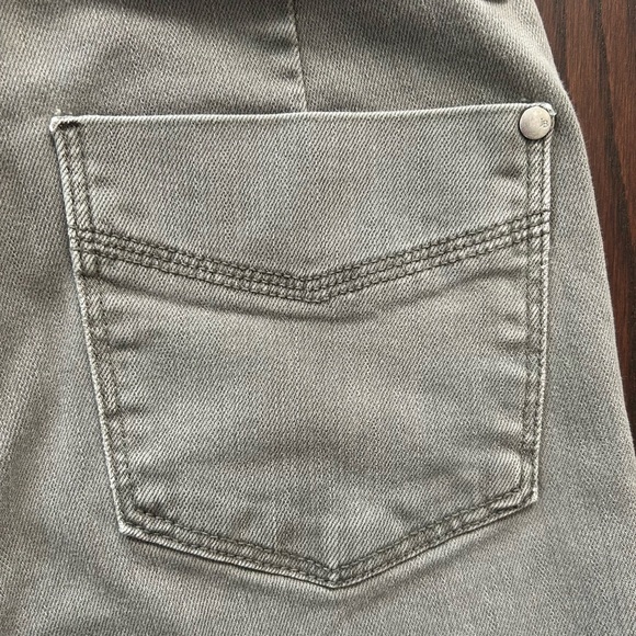 Judy Blue High Waist Olive Wide Leg Crop Jeans | Size 7/28 | Style #: JB88734 - Picture 10 of 11